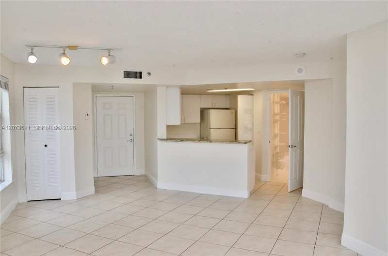 2351 Douglas Rd # 909, Miami FL 33145