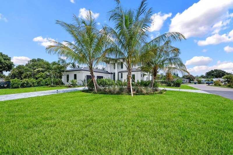 325 W Riverside Drive, Jupiter FL 33469