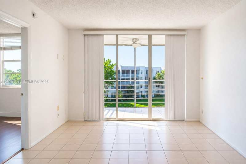 9230 Lagoon Pl # 411, Davie FL 33324