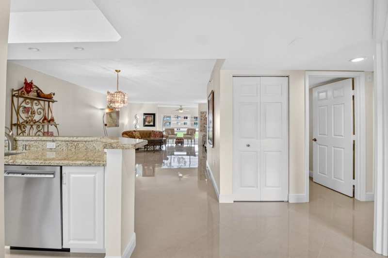 12511 Imperial Isle Drive # 205, Boynton Beach FL 33437