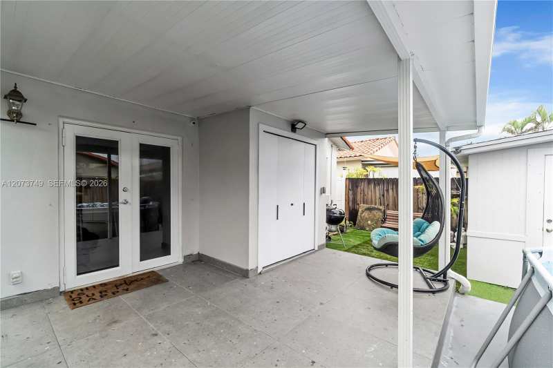 980 W 43rd Pl, Hialeah FL 33012