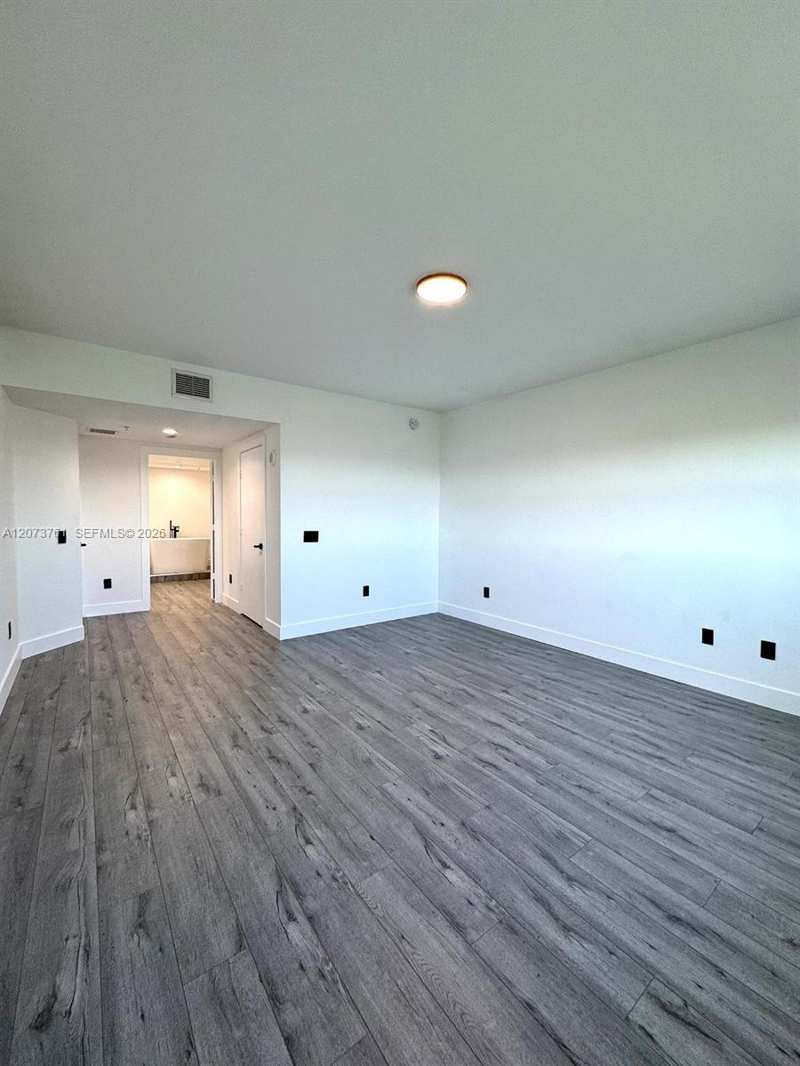 15051 Royal Oaks Ln # 1403, North Miami FL 33181