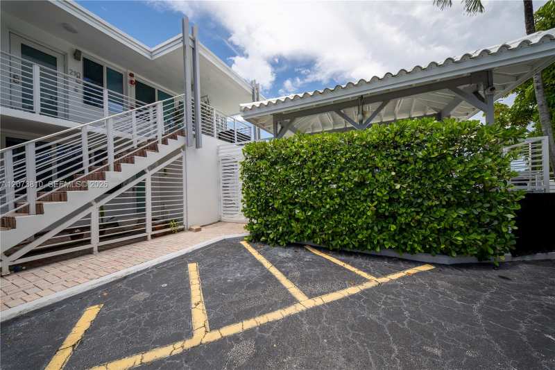 405 N Hibiscus Dr # 202, Miami Beach FL 33139