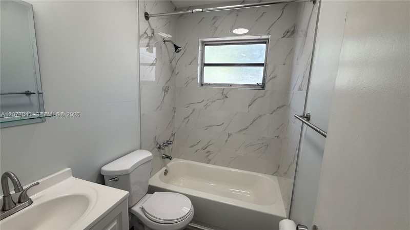 245 NE 191st St # 3014, Miami FL 33179