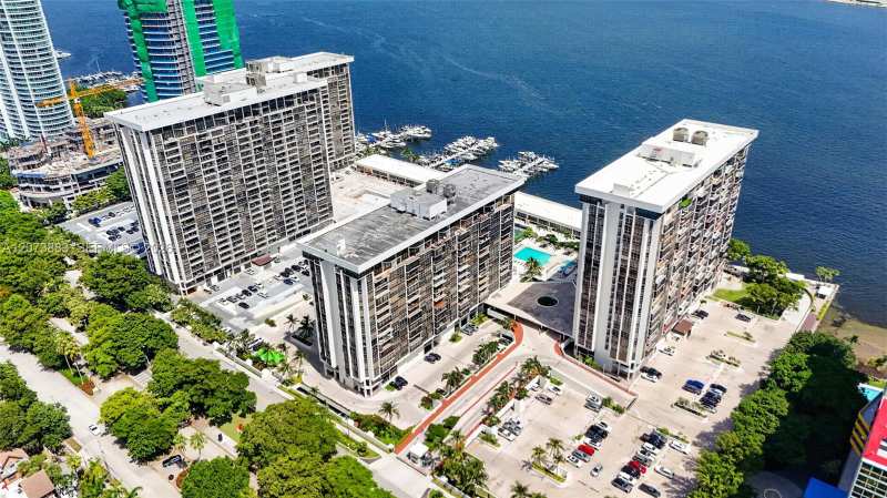 1915 Brickell Ave # C1607, Miami FL 33129