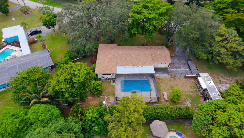 4511 E Country Club Circle, Plantation FL 33317