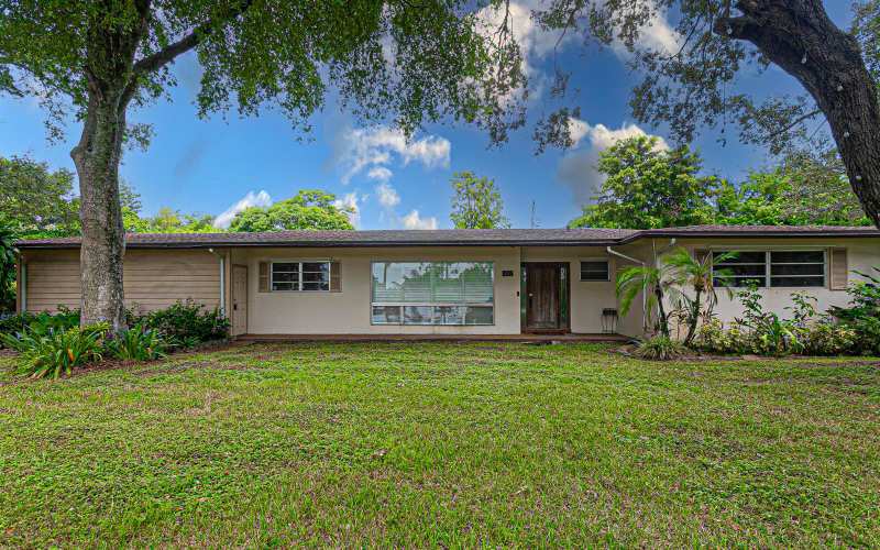 4511 E Country Club Circle, Plantation FL 33317