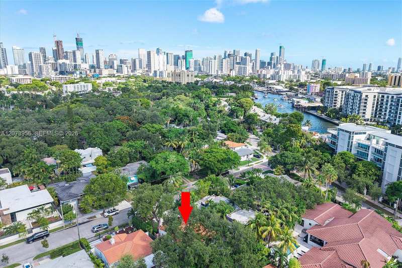 1000 NW 10th Ct, Miami FL 33136