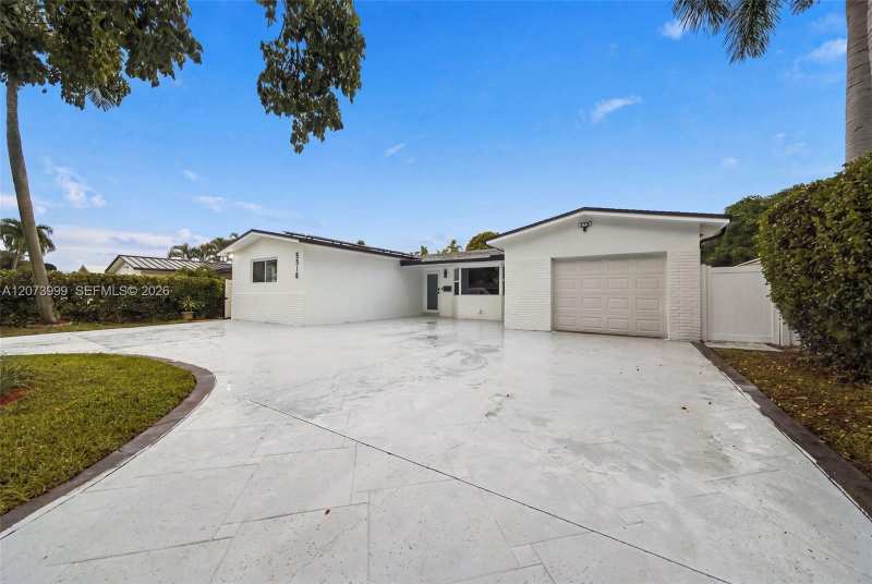 5518 Mckinley St, Hollywood FL 33021