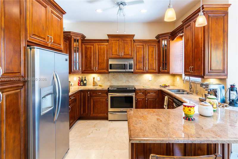 10564 NW 57th St, Doral FL 33178