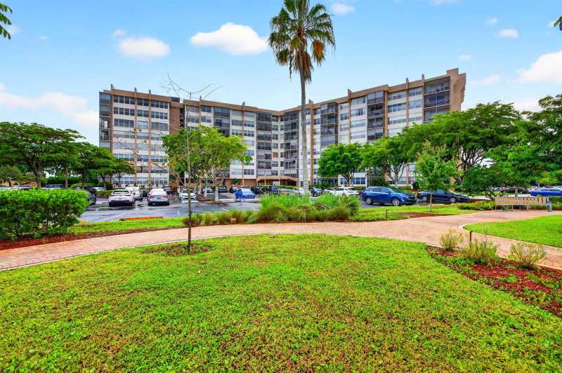 1100 St Charles Place, Pembroke Pines FL 33026