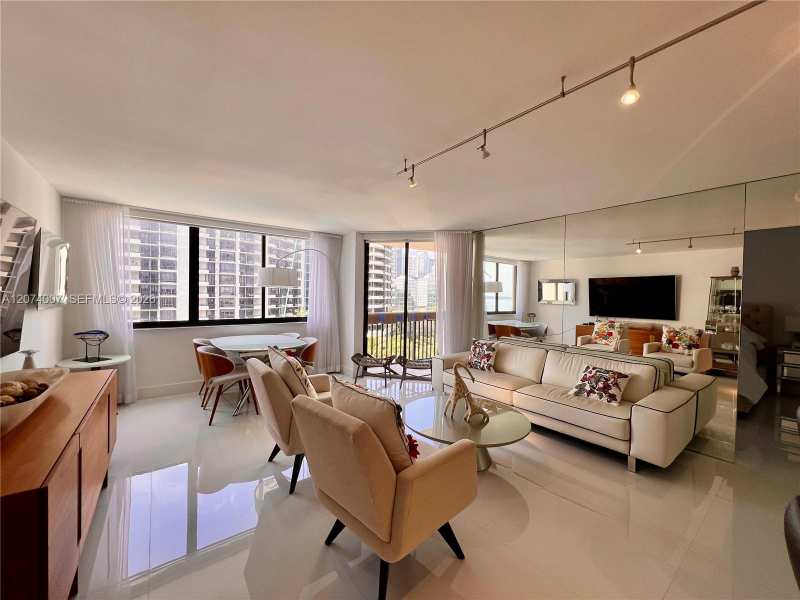 540 Brickell Key Dr # 919, Miami FL 33131