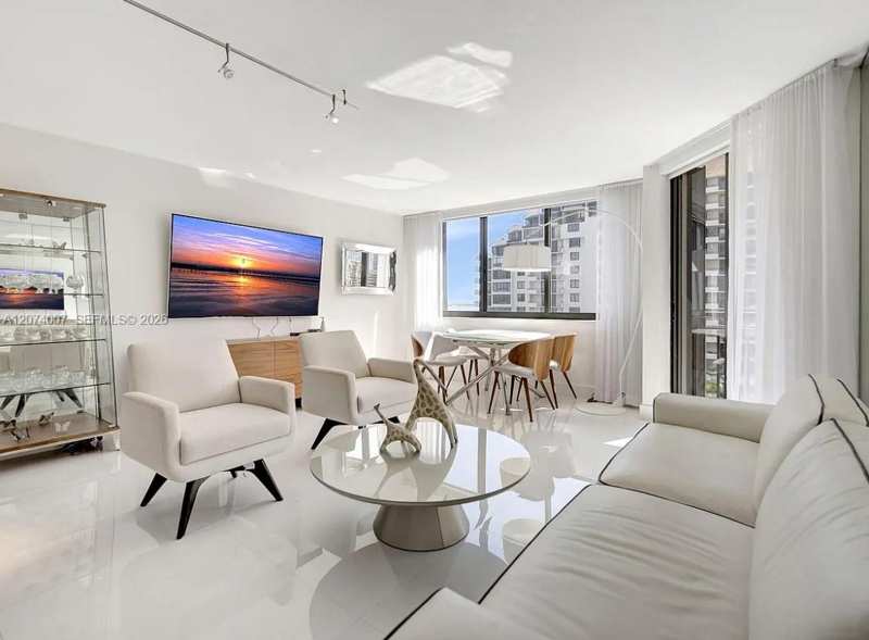 540 Brickell Key Dr # 919, Miami FL 33131