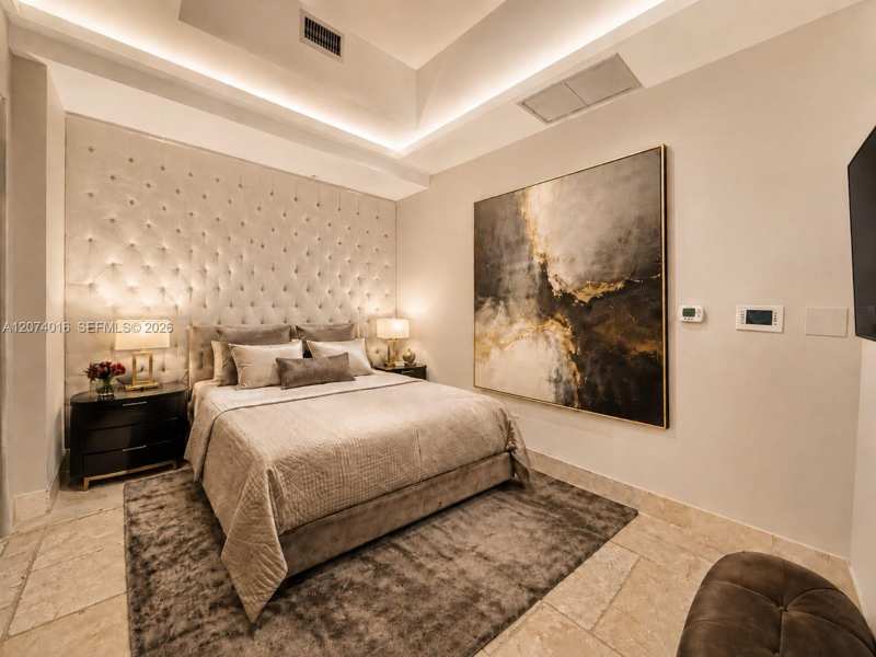 50 S Pointe Dr # 504, Miami Beach FL 33139