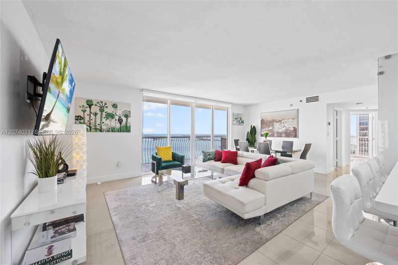 1200 Brickell Bay Dr # 3701, Miami FL 33131