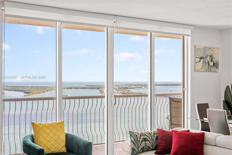 1200 Brickell Bay Dr # 3701, Miami FL 33131