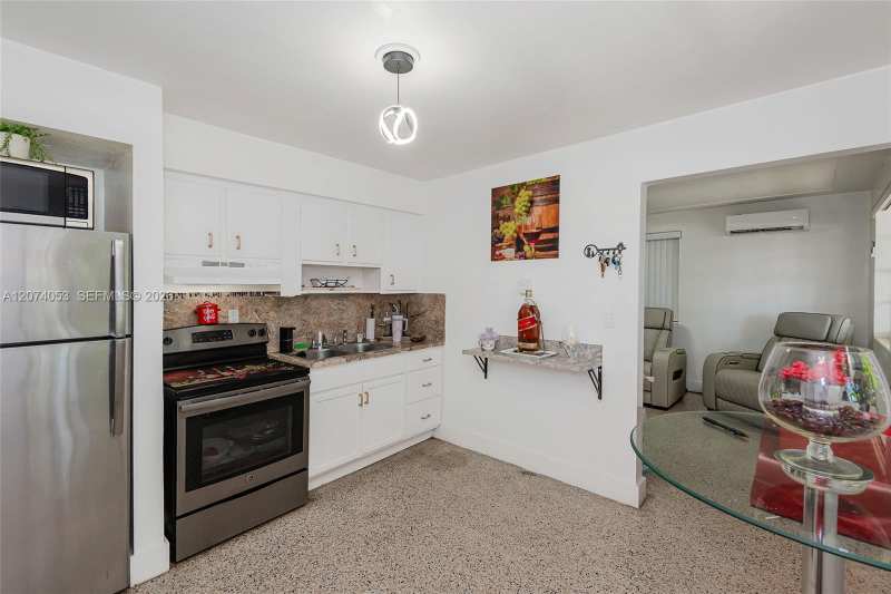 229-230 NW 48th Ct, Miami FL 33126