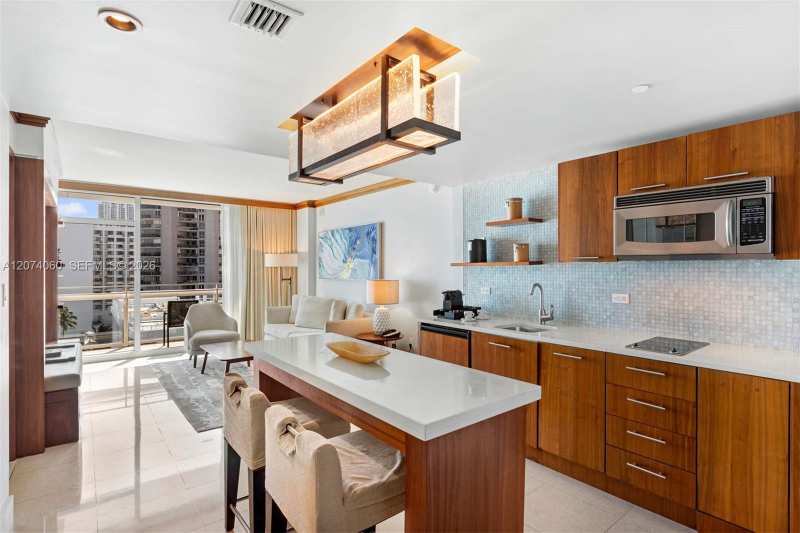 6801 Collins Ave # 920, Miami Beach FL 33141