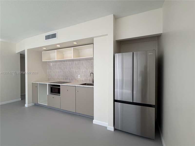 900 Bay Dr # 413, Miami Beach FL 33141