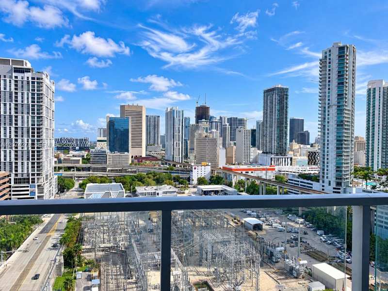 185 SW 7th St # 2003, Miami FL 33130