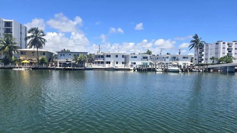 8024 Tatum Waterway Dr # 6B, Miami Beach FL 33141