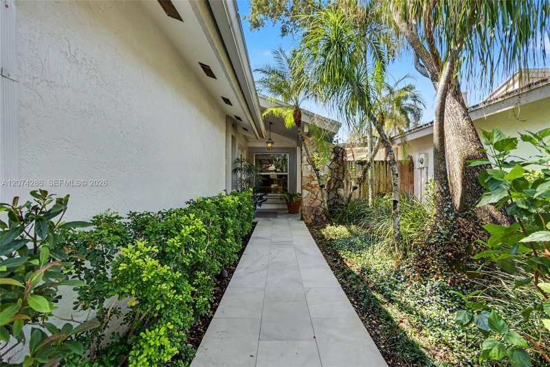 13 Dogwood Rd, Hollywood FL 33021