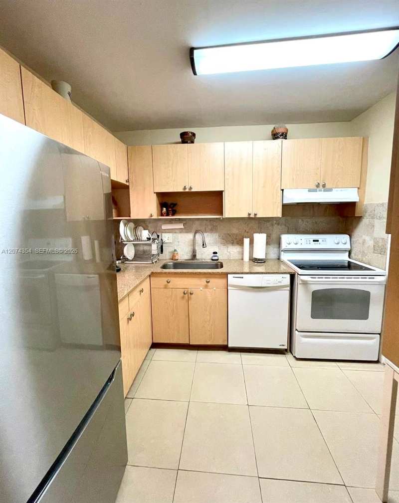 981 Hillcrest Ct # 115, Hollywood FL 33021