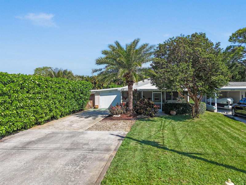 2401 COUNTRY OAKS, Palm Beach Gardens FL 33410