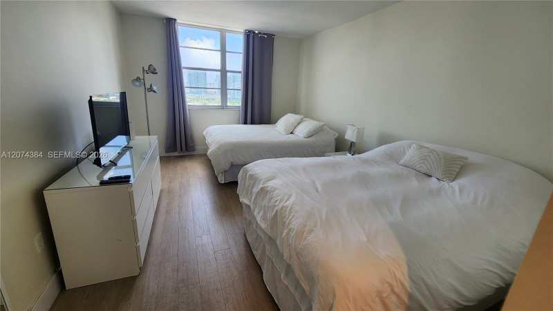 500 Bayview Dr # 1725, Sunny Isles Beach FL 33160