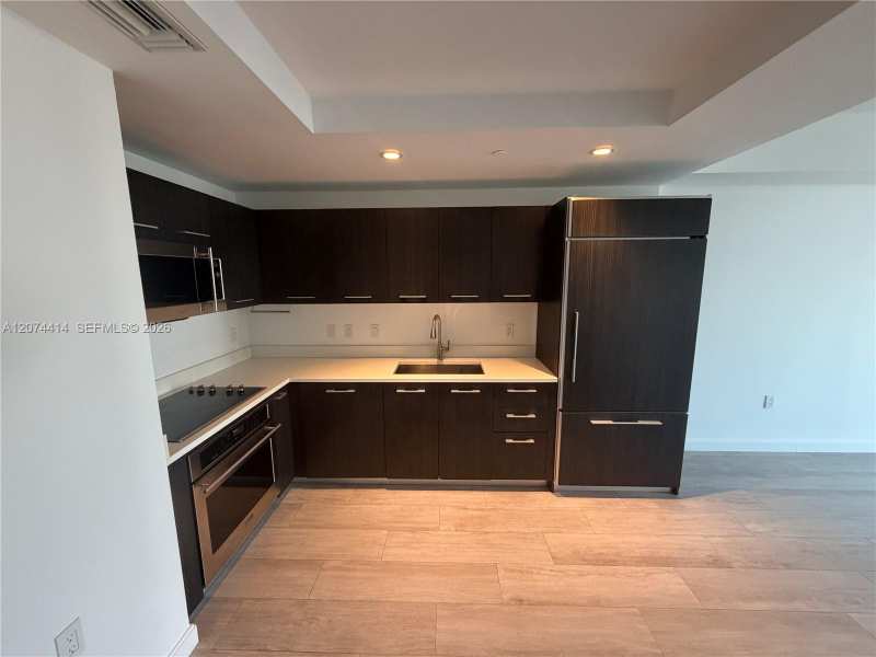 45 SW 9th St # 2504, Miami FL 33130