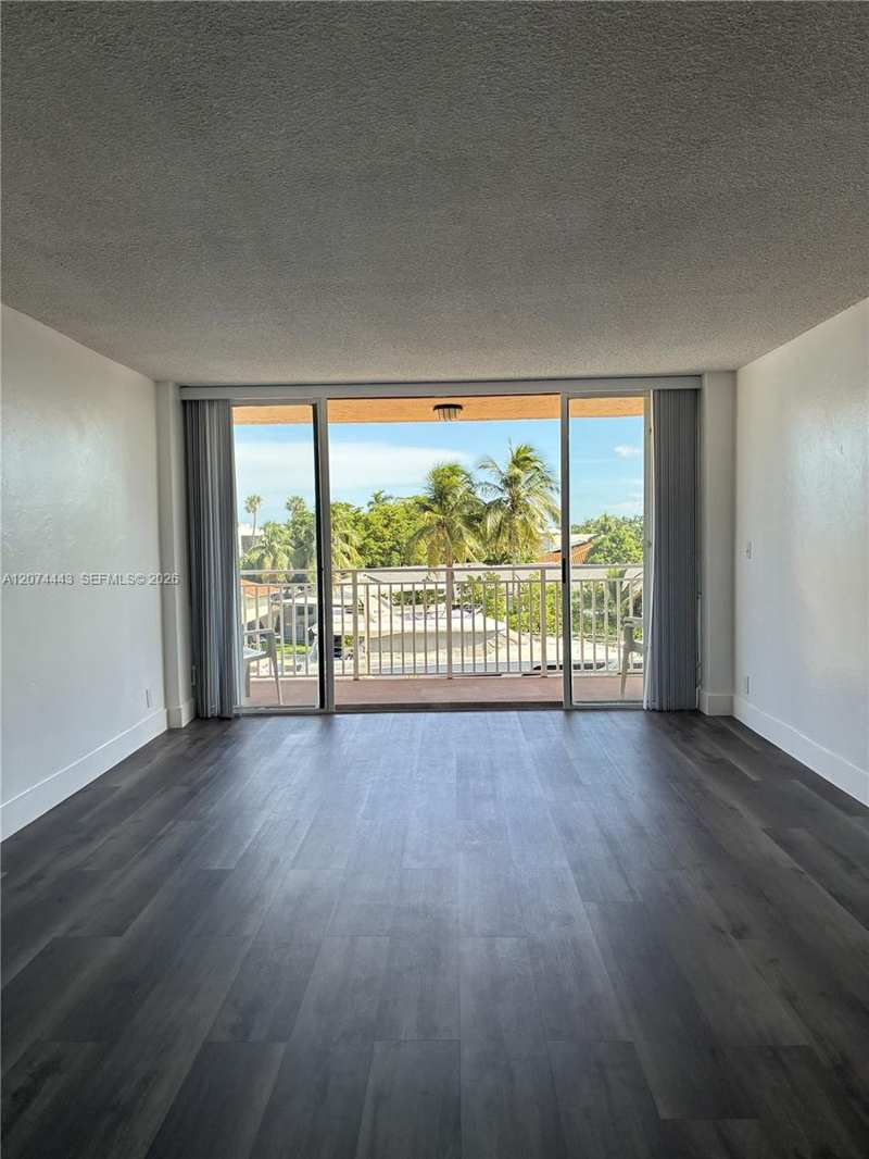 2450 NE 135th St # 209, North Miami FL 33181