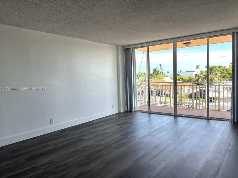 2450 NE 135th St # 209, North Miami FL 33181
