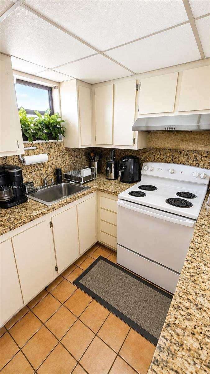8290 Lake Dr # 426, Doral FL 33166