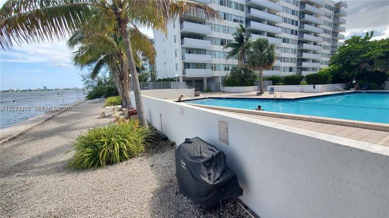 7545 E Treasure Dr # 1A, North Bay Village FL 33141