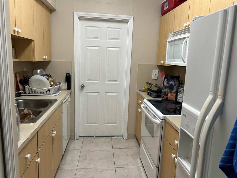 7085 NOVA Drive # 113, Davie FL 33317