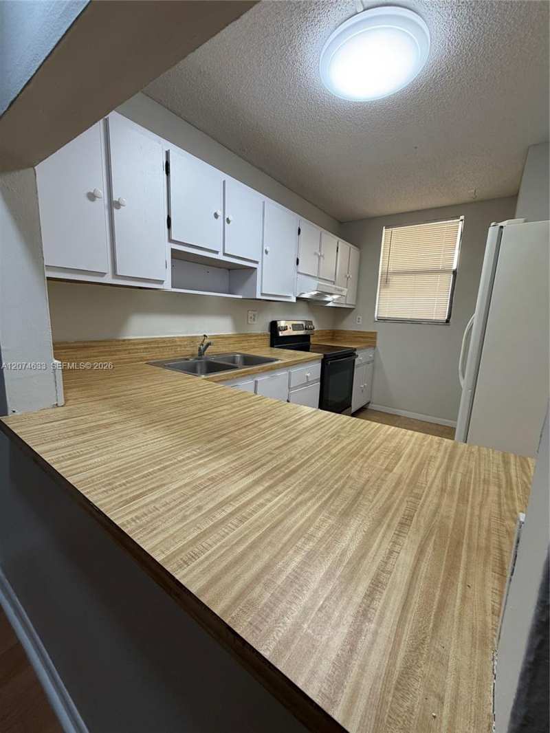 8429 Forest Hills Dr # 202, Coral Springs FL 33065
