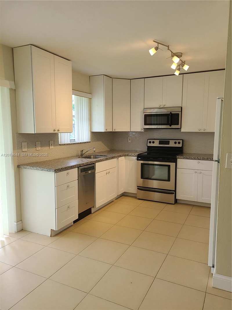 6580 Grant St, Hollywood FL 33024