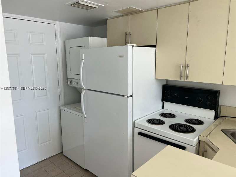 450 SW 3rd St # 15, Miami FL 33130