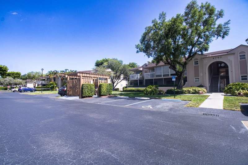 4760 NW 102nd Ave # 12, Doral FL 33178