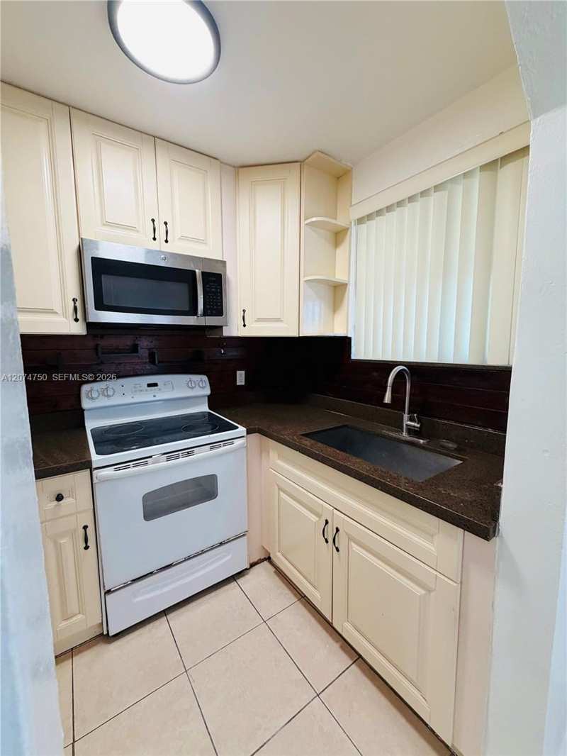756 N 17th Ave # 15, Hollywood FL 33020