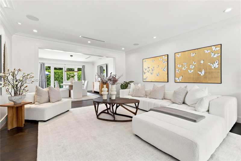 3267 Riviera Dr, Coral Gables FL 33134