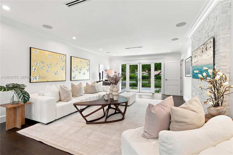 3267 Riviera Dr, Coral Gables FL 33134