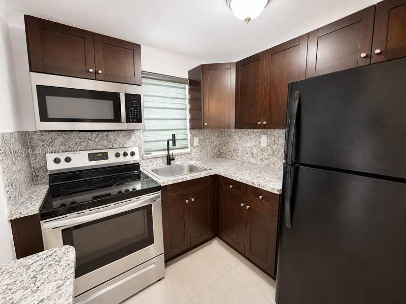 802 NW 3rd Ter, Hallandale Beach FL 33009