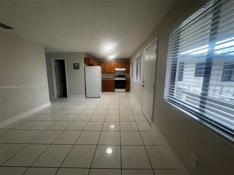 1345 W 28th St # 17, Hialeah FL 33010