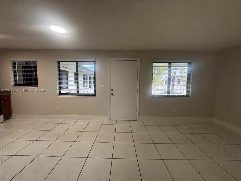 1345 W 28th St # 17, Hialeah FL 33010