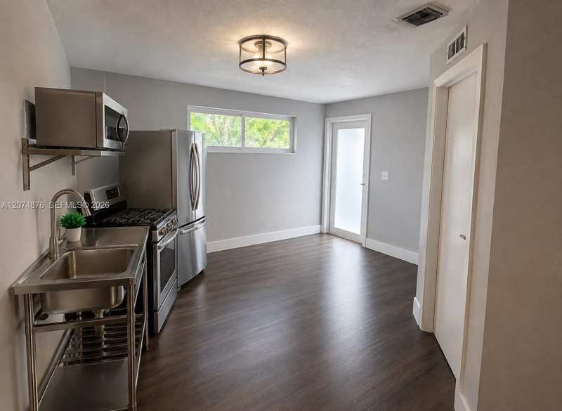586 NW 48th St # 1, Miami FL 33127