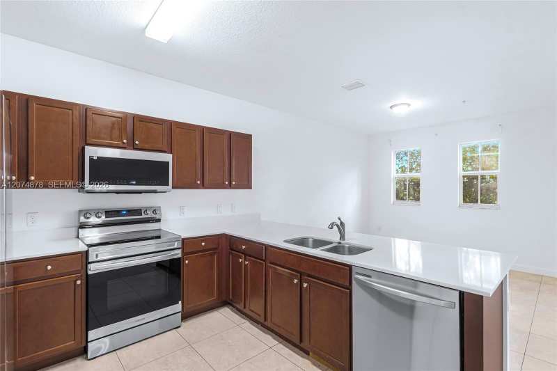 260 NW 109th Ave # 204, Miami FL 33172