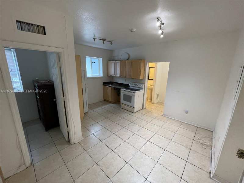 1021 NW 3rd St # 207, Miami FL 33128