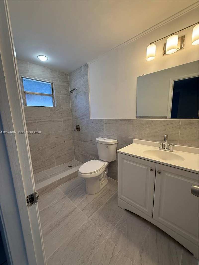 1864 NW 27th St # B, Miami FL 33142