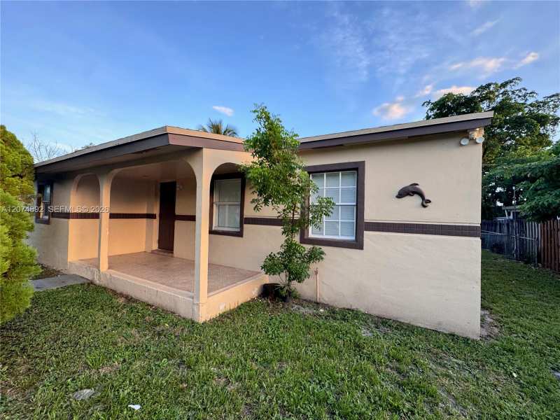 3040 NW 7th St, Pompano Beach FL 33069